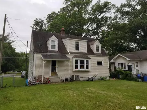 809 E Webster St, Benton, IL 62812 photo 8
