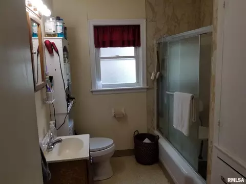 809 E Webster St, Benton, IL 62812 photo 20