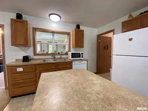 410 Mcfall St, Benton, IL 62812 photo 17