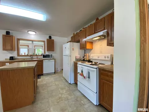 410 Mcfall St, Benton, IL 62812 photo 14