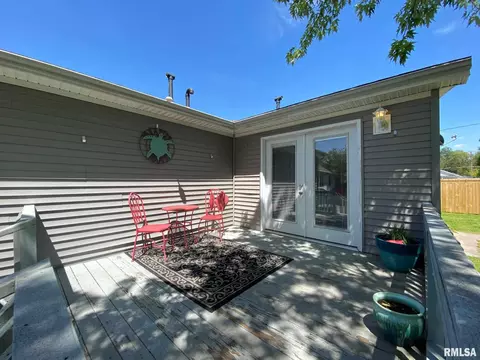 410 Mcfall St, Benton, IL 62812 photo 3