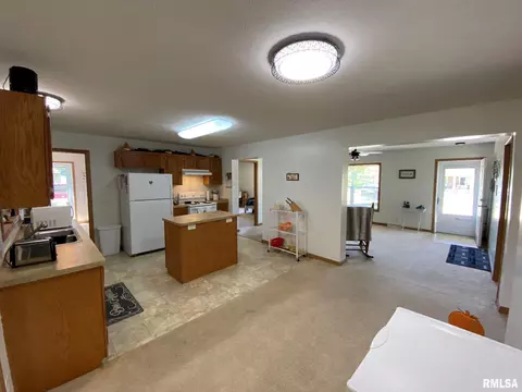 410 Mcfall St, Benton, IL 62812 photo 16