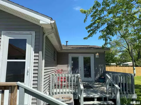 410 Mcfall St, Benton, IL 62812 photo 2