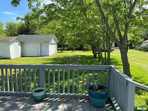 410 Mcfall St, Benton, IL 62812 photo 5