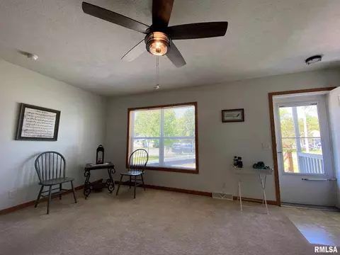 410 Mcfall St, Benton, IL 62812 photo 9