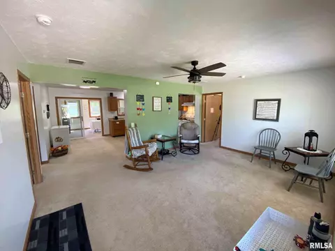 410 Mcfall St, Benton, IL 62812 photo 6