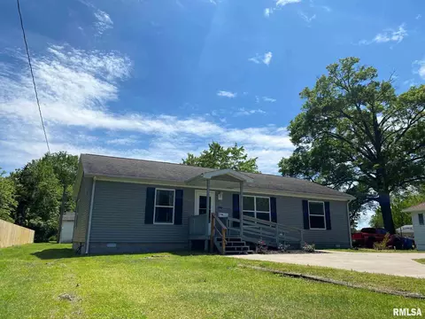 410 Mcfall St, Benton, IL 62812 photo 1