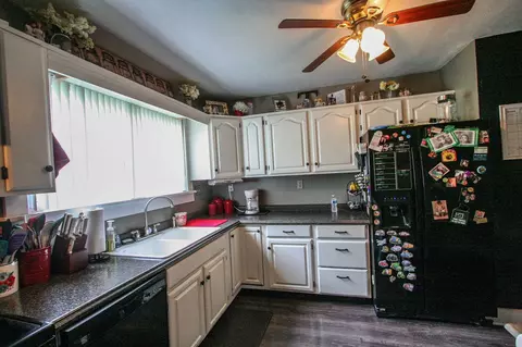 207 Herbert Ave, Carmi, IL 62821 photo 16