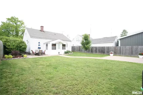 207 Herbert Ave, Carmi, IL 62821 photo 8