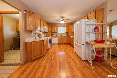 3016 Pine Ridge Dr, Herrin, IL 62948 photo 9