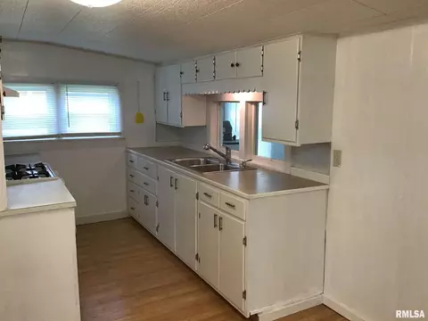 218 E South St, Dix, IL 62830 photo 33