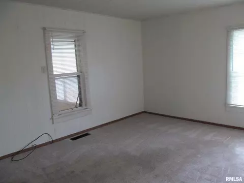 218 E South St, Dix, IL 62830 photo 19