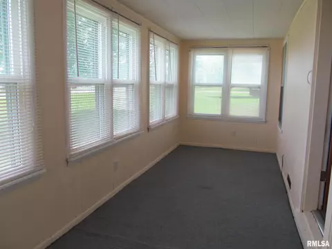 218 E South St, Dix, IL 62830 photo 6