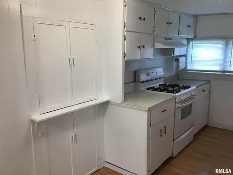 218 E South St, Dix, IL 62830 photo 10