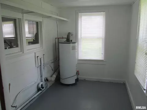 218 E South St, Dix, IL 62830 photo 34