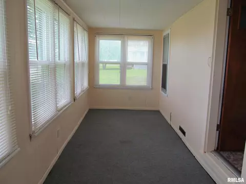 218 E South St, Dix, IL 62830 photo 26