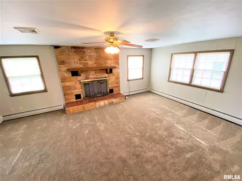 1735 N State Rd, Flora, IL 62839 photo 11
