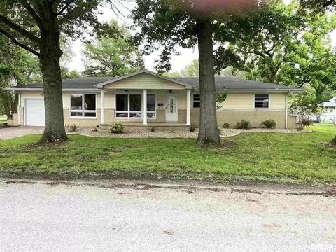 1 Holiday Ter, Centralia, IL 62801 photo 1