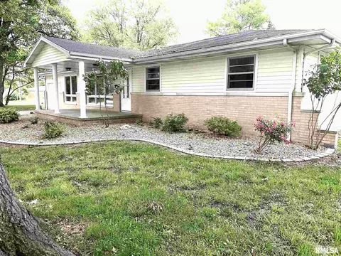 1 Holiday Ter, Centralia, IL 62801 photo 2