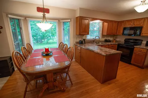 401 Jay Dr, Mount Vernon, IL 62864 photo 6