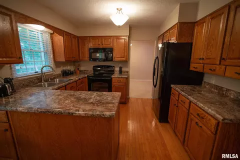 401 Jay Dr, Mount Vernon, IL 62864 photo 7
