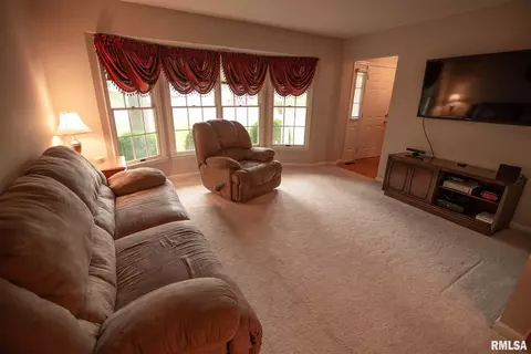 401 Jay Dr, Mount Vernon, IL 62864 photo 9