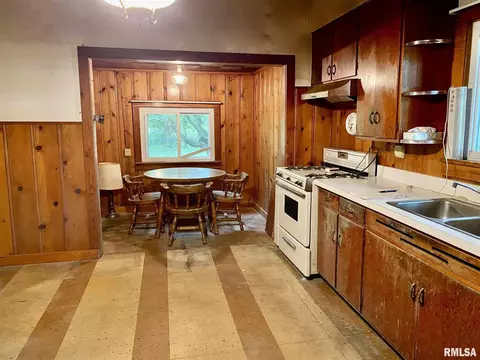 1108 E Carroll St, Herrin, IL 62948 photo 16