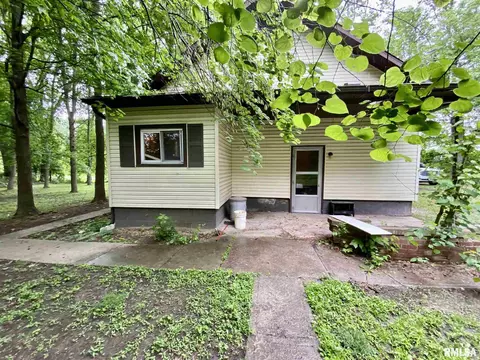 1108 E Carroll St, Herrin, IL 62948 photo 2