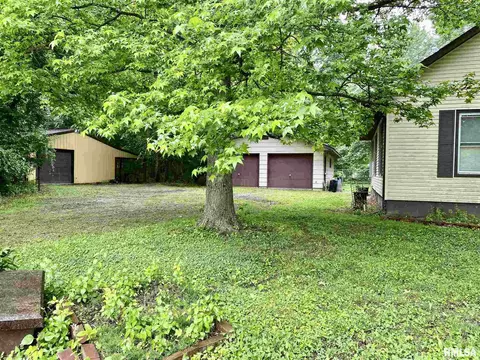 1108 E Carroll St, Herrin, IL 62948 photo 3
