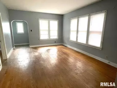 216 N Beech St, Centralia, IL 62801 photo 2