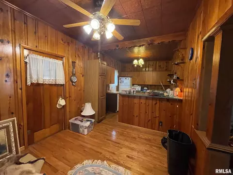 612 Basinger St, Eldorado, IL 62930 photo 7