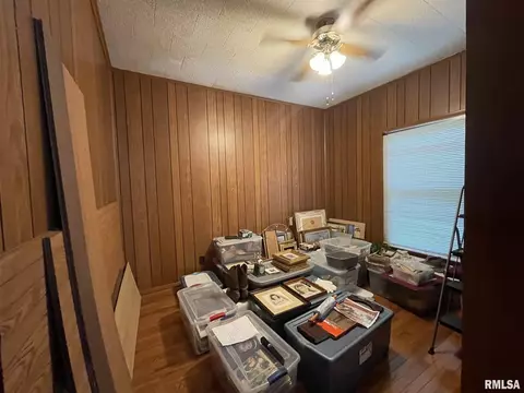 612 Basinger St, Eldorado, IL 62930 photo 12
