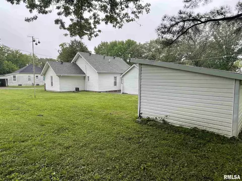 612 Basinger St, Eldorado, IL 62930 photo 18