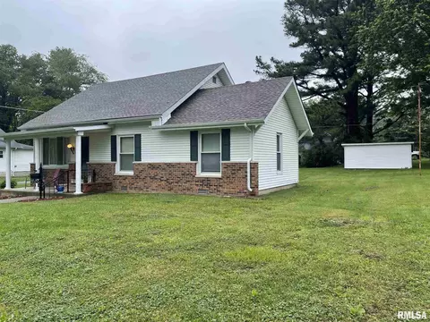 612 Basinger St, Eldorado, IL 62930 photo 2
