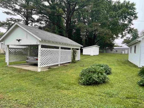 612 Basinger St, Eldorado, IL 62930 photo 16