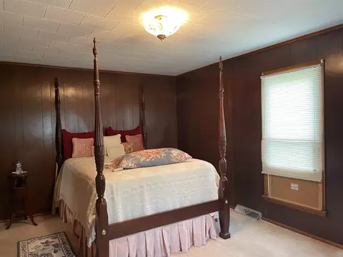 612 Basinger St, Eldorado, IL 62930 photo 10