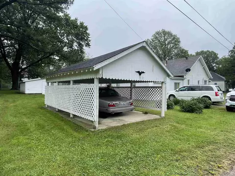 612 Basinger St, Eldorado, IL 62930 photo 15