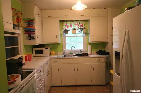 714 Beck St, Carmi, IL 62821 photo 5