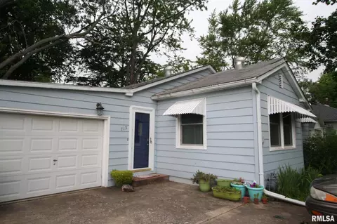 714 Beck St, Carmi, IL 62821 photo 2