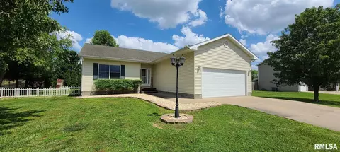 404 Emperor Ln, Herrin, IL 62948 photo 2