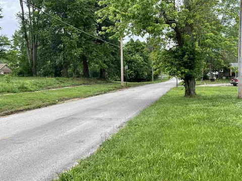 602 N State St, Christopher, IL 62822 photo 9