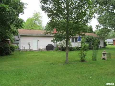 604 E Bryan St, Salem, IL 62881 photo 37