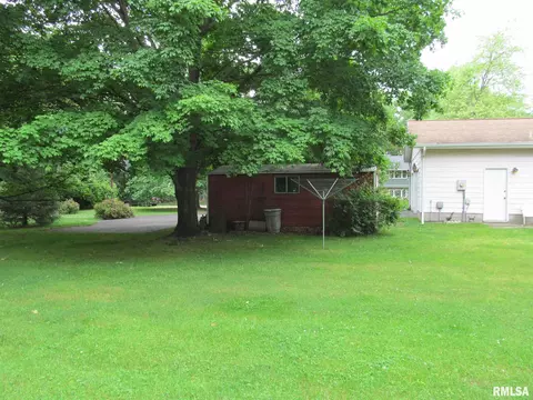 604 E Bryan St, Salem, IL 62881 photo 38