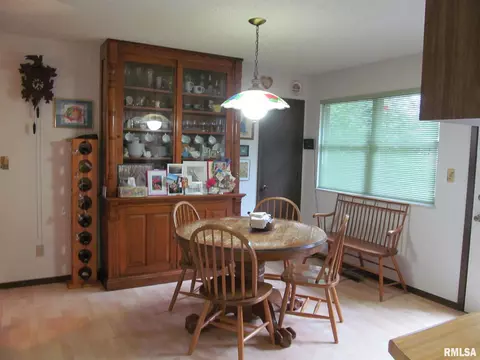 604 E Bryan St, Salem, IL 62881 photo 14
