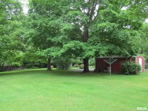 604 E Bryan St, Salem, IL 62881 photo 35