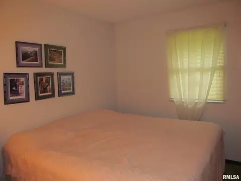 604 E Bryan St, Salem, IL 62881 photo 20