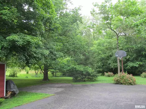 604 E Bryan St, Salem, IL 62881 photo 32