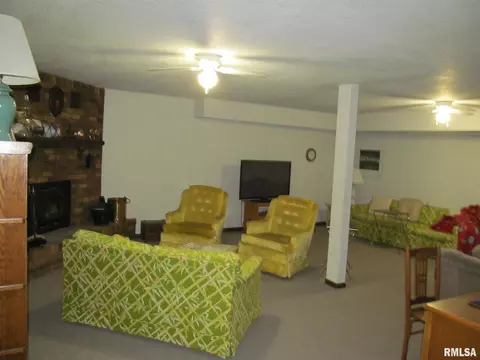 604 E Bryan St, Salem, IL 62881 photo 25