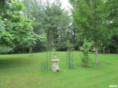 604 E Bryan St, Salem, IL 62881 photo 40
