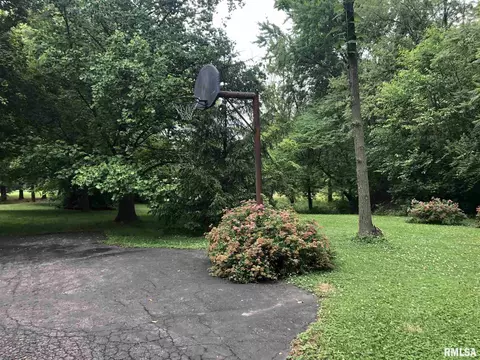 604 E Bryan St, Salem, IL 62881 photo 46